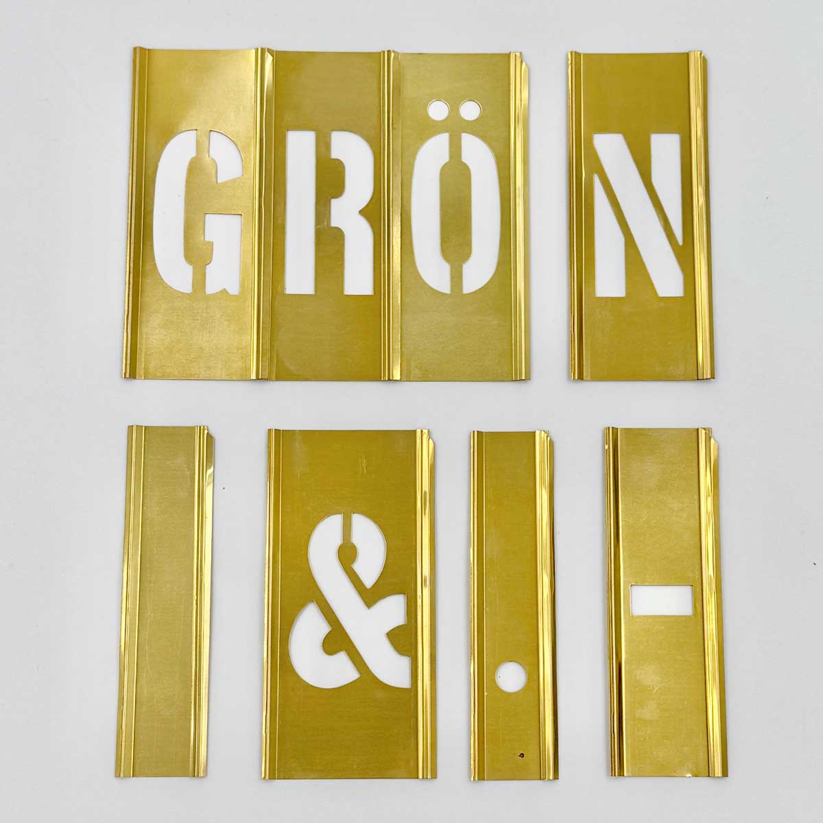 Tecken: (A-Ö) (. - , &)