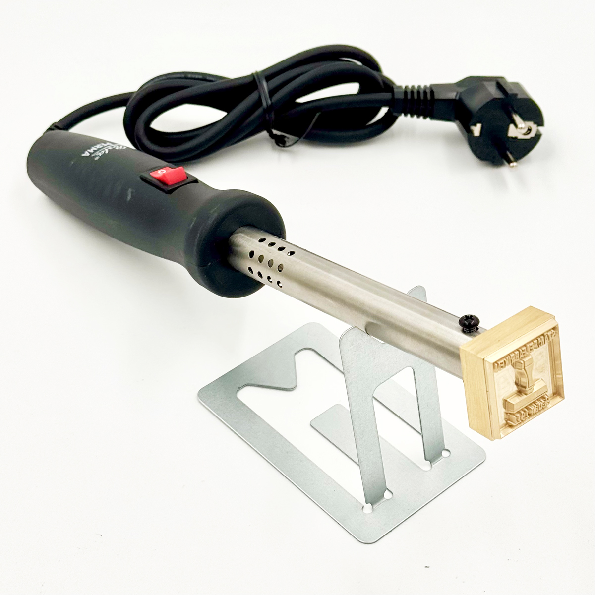 Valfri gravyr i mässing med effektanpassad elektrisk kolv